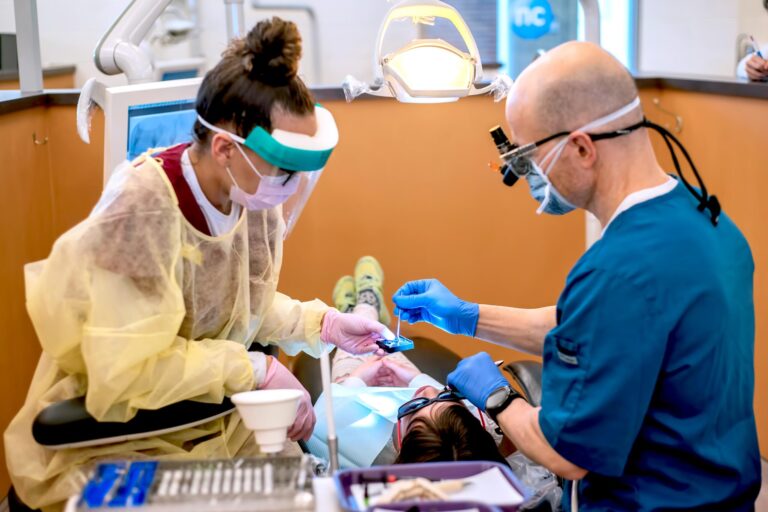 Best Dental Assistant Schools in Phoenix | Cost, Requirement & How To Apply