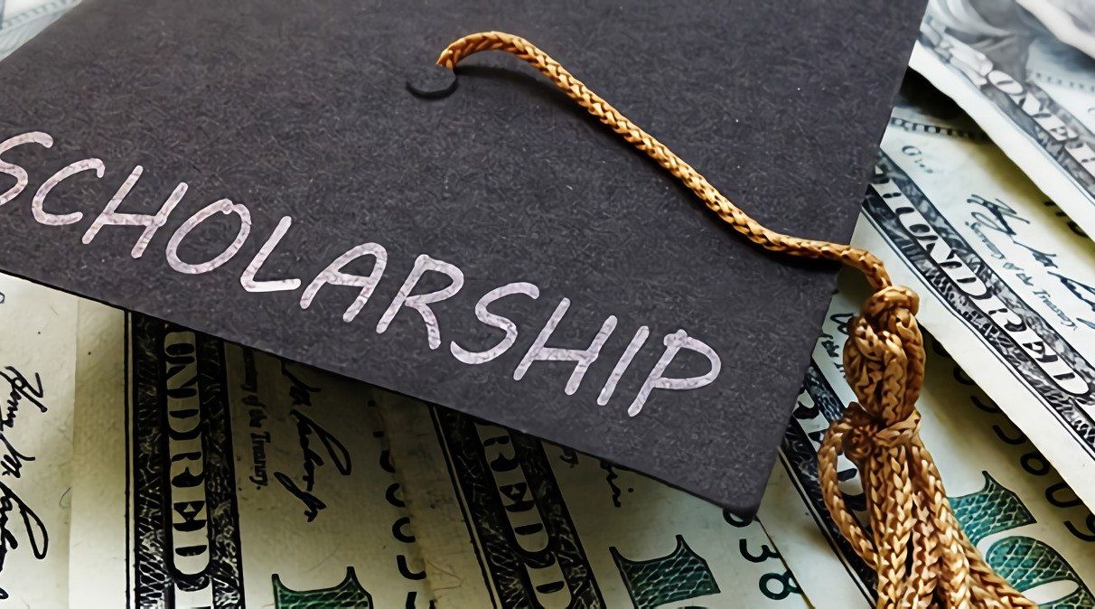 32+ Scholarships for College Students in Michigan to Apply For in 2023